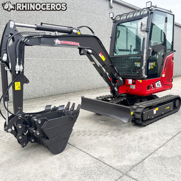 Second image of RH30 Mini Excavator 3 Ton Kubota D1105 Engine with Cab